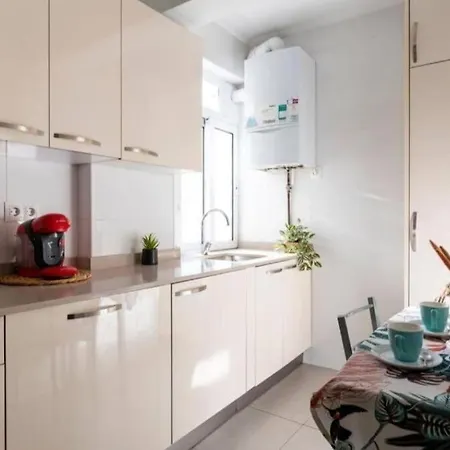 Apartamento Cerca De Las Estaciones Apartment *